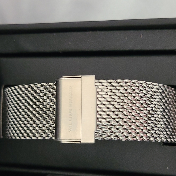 William Gregor men's silver watch with extra band - Picture 4 of 4